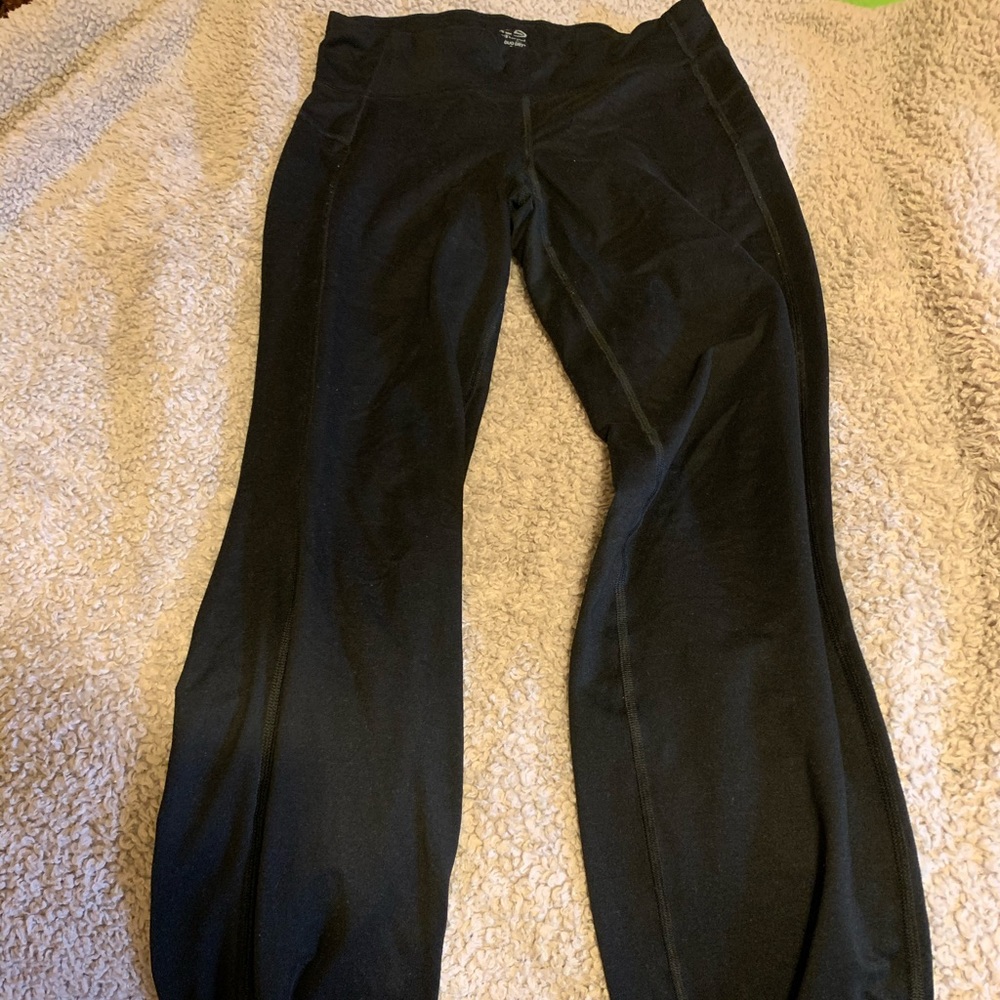 Fitted yoga pants